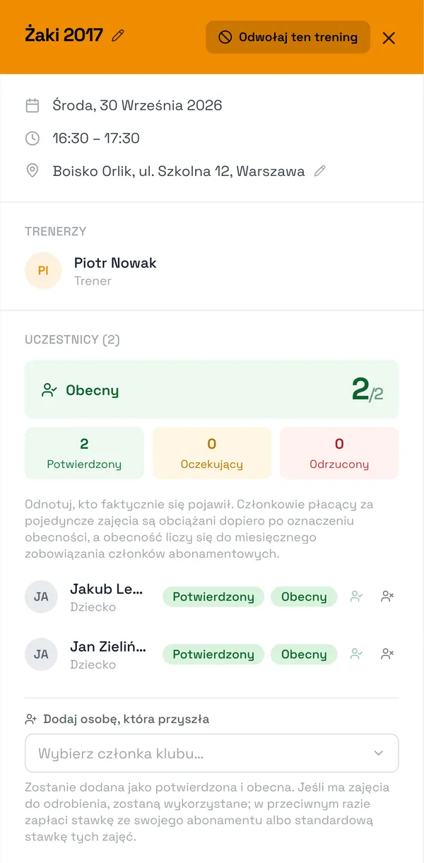 Zrzut ekranu Sport Match: Przy każdym zawodniku kliknij Oznacz jako obecnego albo Oznacz jako nieobecnego. Obok imienia pojawi się Obecny lub Nieobecny, a na górze licznik obecnych.