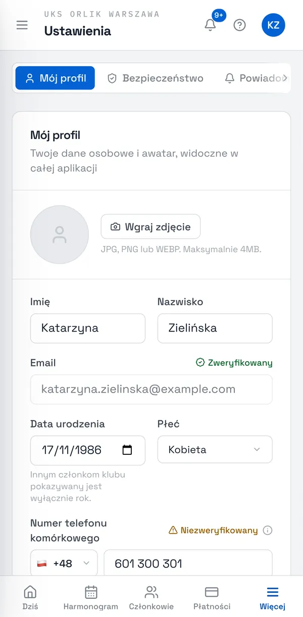 Zrzut ekranu Sport Match: Wgraj zdjęcie dodaje zdjęcie profilowe (JPG, PNG lub WEBP, do 4 MB) — klub i trenerzy łatwiej Cię rozpoznają. Zmień imię, nazwisko, datę urodzenia, płeć, telefon lub adres i kliknij Zapisz zmiany.