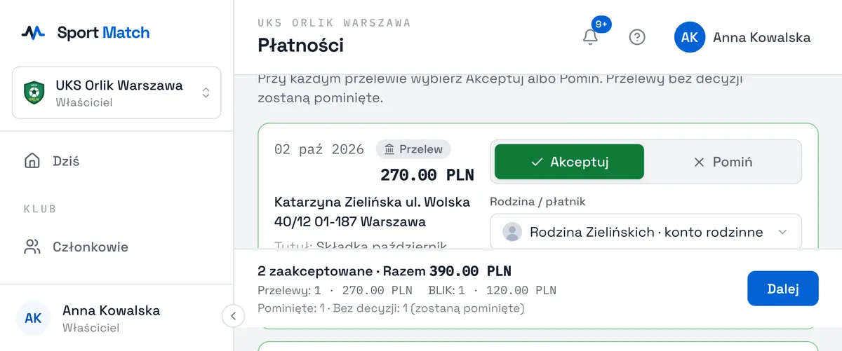Zrzut ekranu Sport Match: Aplikacja pokaże listę wpływów z pliku: nadawcę, datę, kwotę, tytuł i rodzaj — Przelew albo BLIK. Wydatki klubu pomija. Przy wpływie, który wygląda na już zarejestrowany (ta sama kwota w tych samych dniach), zobaczysz ostrzeżenie.
