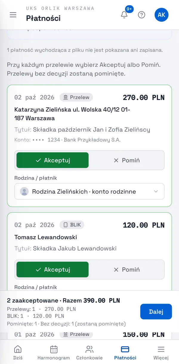 Zrzut ekranu Sport Match: Aplikacja pokaże listę wpływów z pliku: nadawcę, datę, kwotę, tytuł i rodzaj — Przelew albo BLIK. Wydatki klubu pomija. Przy wpływie, który wygląda na już zarejestrowany (ta sama kwota w tych samych dniach), zobaczysz ostrzeżenie.