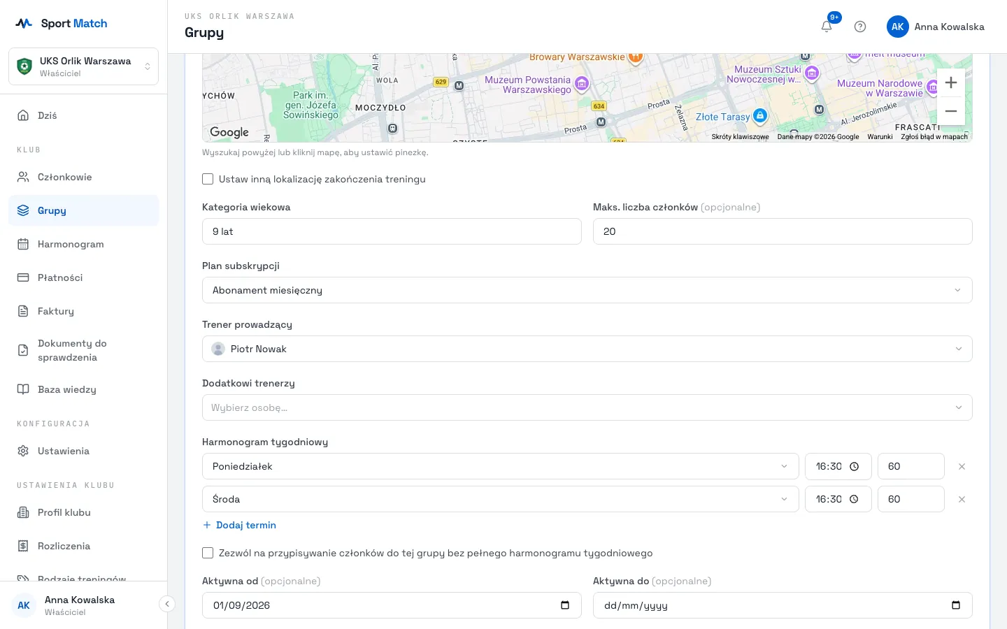 Zrzut ekranu Sport Match: Podaj Kategorię wiekową i — opcjonalnie — Maks. liczbę członków. Wybierz Plan subskrypcji (rodzaj treningu z cennikiem), Trenera prowadzącego i ewentualnie Dodatkowych trenerów.