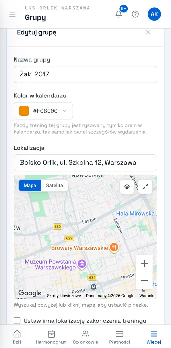 Zrzut ekranu Sport Match: Wpisz Nazwę grupy, wybierz Kolor w kalendarzu i Lokalizację (wyszukaj adres albo kliknij na mapie). Jeśli trening kończy się gdzie indziej, zaznacz Ustaw inną lokalizację zakończenia treningu.