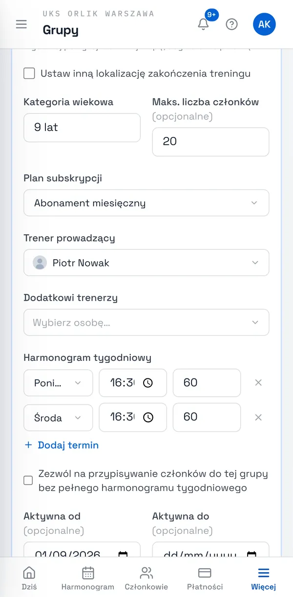 Zrzut ekranu Sport Match: Podaj Kategorię wiekową i — opcjonalnie — Maks. liczbę członków. Wybierz Plan subskrypcji (rodzaj treningu z cennikiem), Trenera prowadzącego i ewentualnie Dodatkowych trenerów.