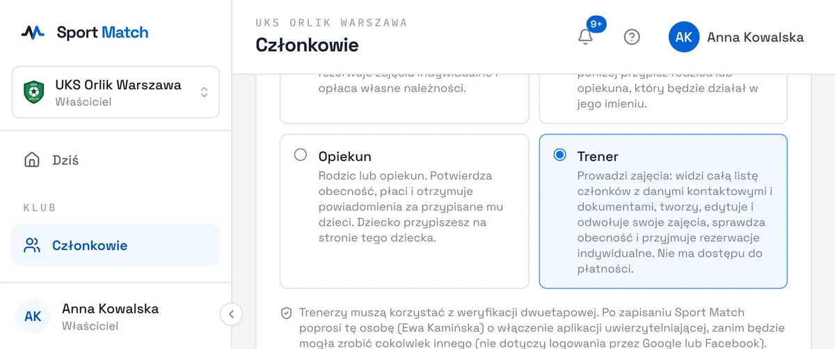 Zrzut ekranu Sport Match: Wybierz rolę: Członek, Członek — dziecko, Opiekun albo Trener. Pod każdą jest opis tego, co ta osoba będzie mogła robić; obecną rolę oznacza etykieta Obecna.