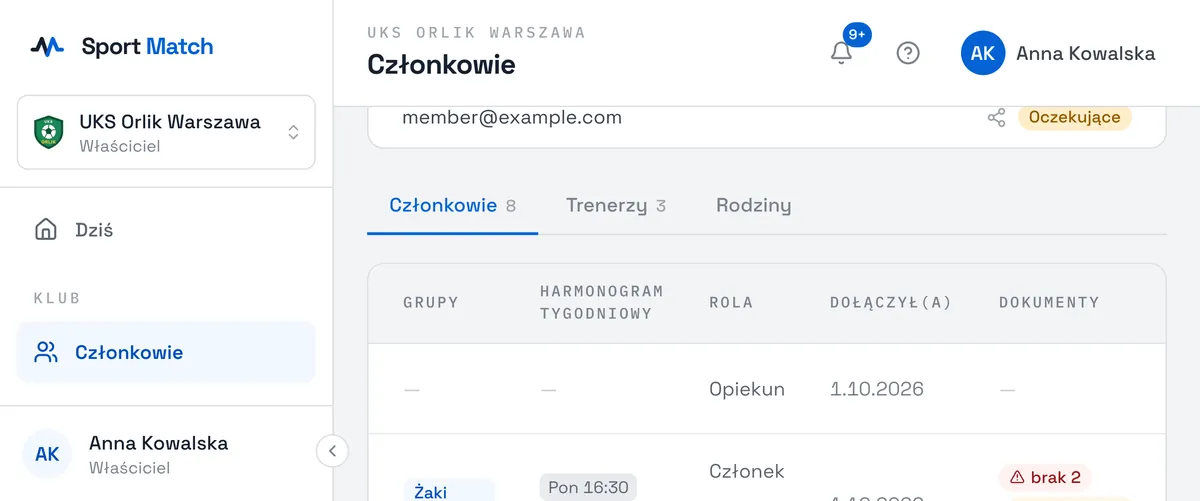 Zrzut ekranu Sport Match: Otwórz Członkowie w menu po lewej (na telefonie — na dolnym pasku). Na górze widzisz Oczekujące zaproszenia, niżej zakładki Członkowie, Trenerzy i Rodziny.
