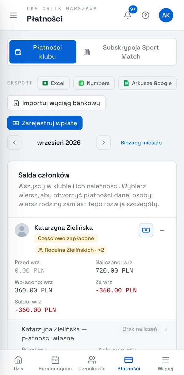 Zrzut ekranu Sport Match: Wiersz z plakietką rodziny (np. Rodzina Zielińskich · +2) to suma całego konta rodziny. Kliknij go, aby rozwinąć poszczególne osoby i wpłaty rodziny. Kliknięcie zwykłego wiersza otwiera płatności tej osoby.
