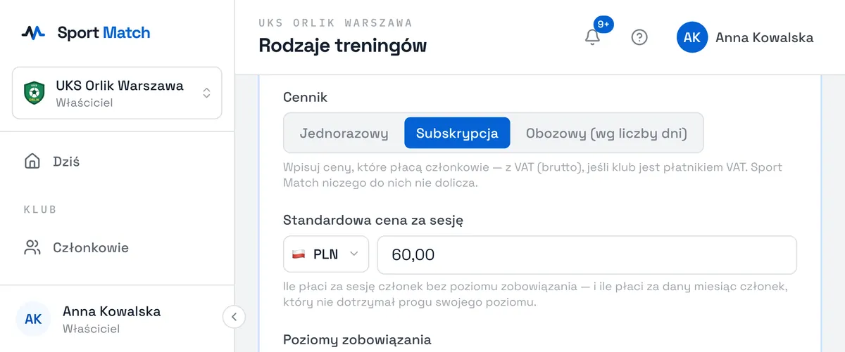 Zrzut ekranu Sport Match: W abonamencie wpisz Standardową cenę za sesję, a w tabeli Poziomy zobowiązania wybierz Dodaj poziom: Nazwa, Min % (wymagana frekwencja), opcjonalnie Min sesji i Cena/sesja. Cena poziomu nie może być wyższa niż standardowa.